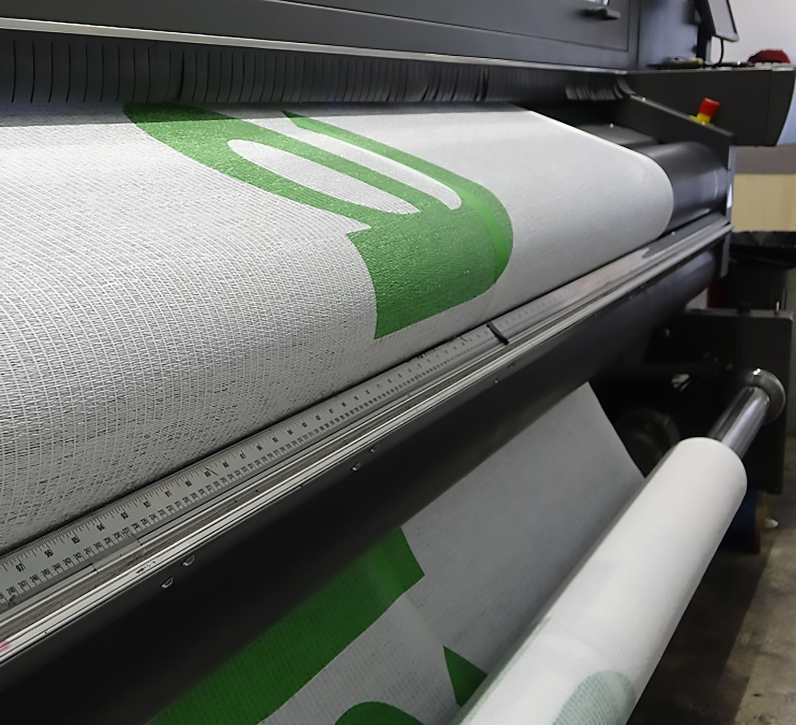 Custom printing for scaffold sheeting and perimeter fence covers